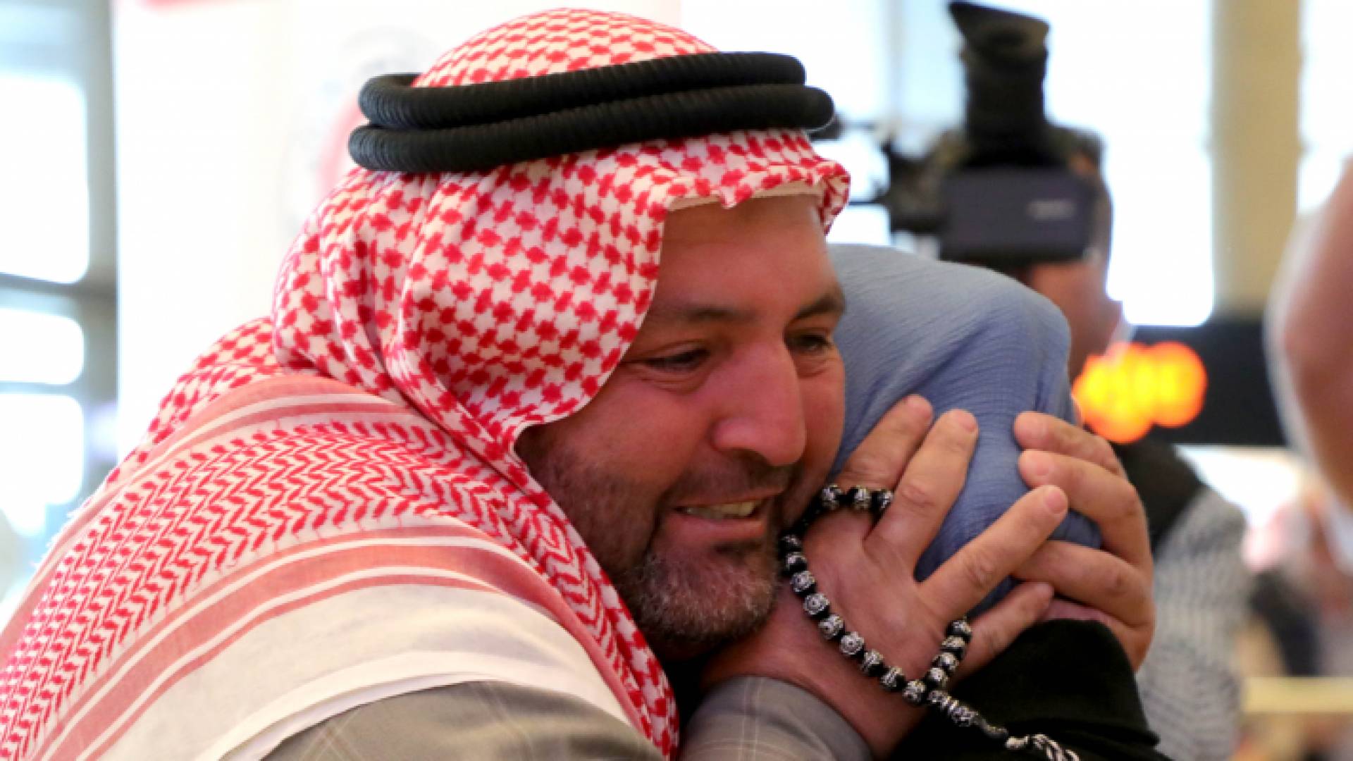 لقاء الطفلة حلا بوالدها في الأردن