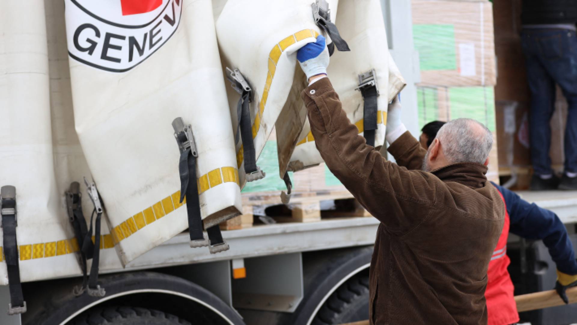 شحنة المساعدات الإنسانية التي أرسلت عن طريق الأردن