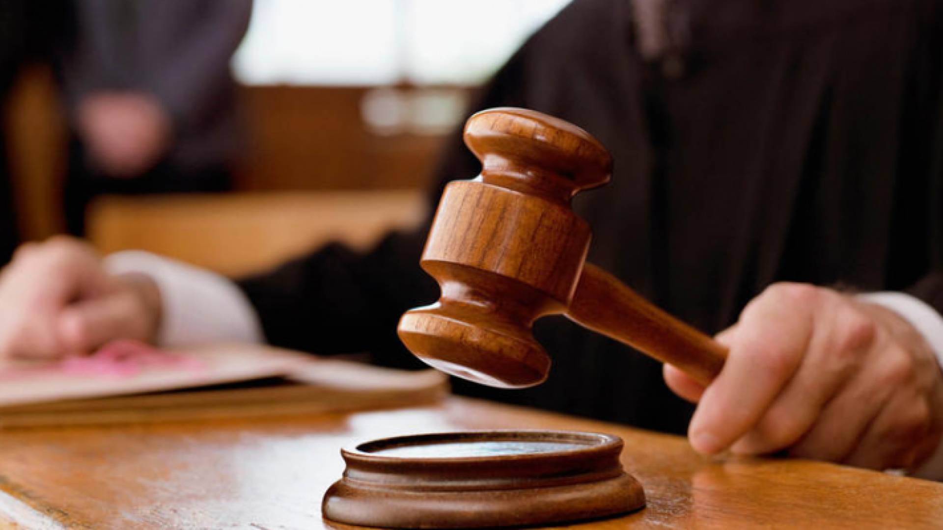 مطرقة محكمة