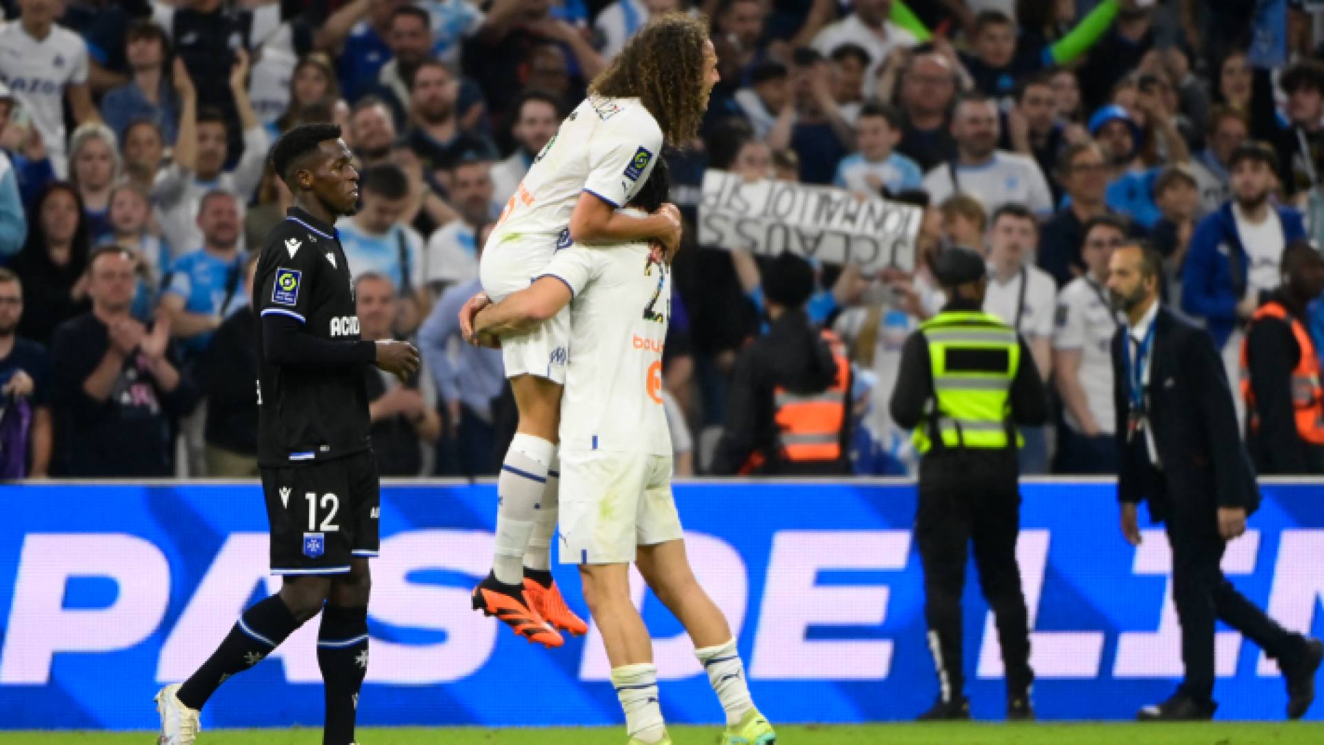 نجوم مارسيليا يحتفلون بالفوز