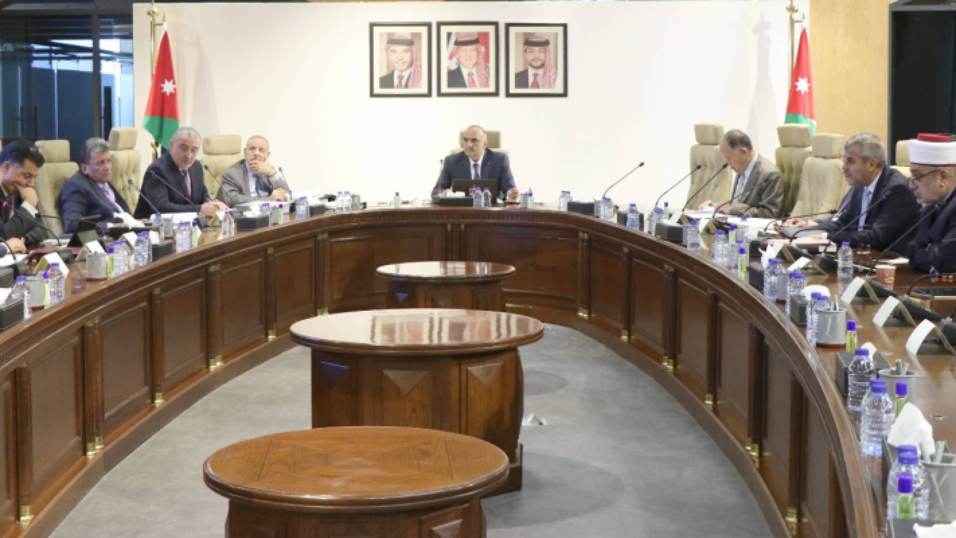 اجتماع مجلس الوزراء برئاسة رئيس الوزراء بشر الخصاونة