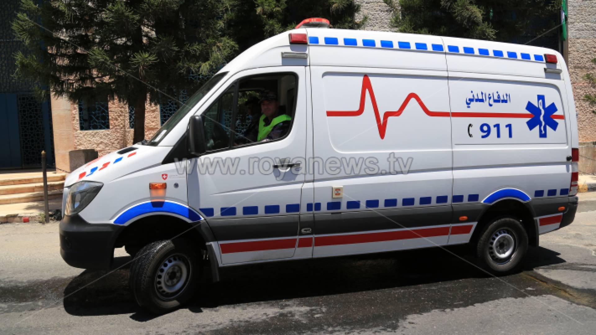 مركبة تابعة للدفاع المدني