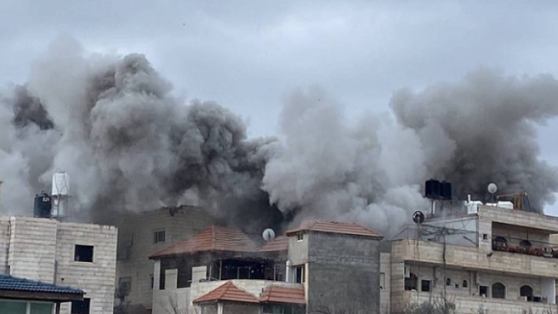 الاحتلال يفجر منزلا في أحد المدن الفلسطينية