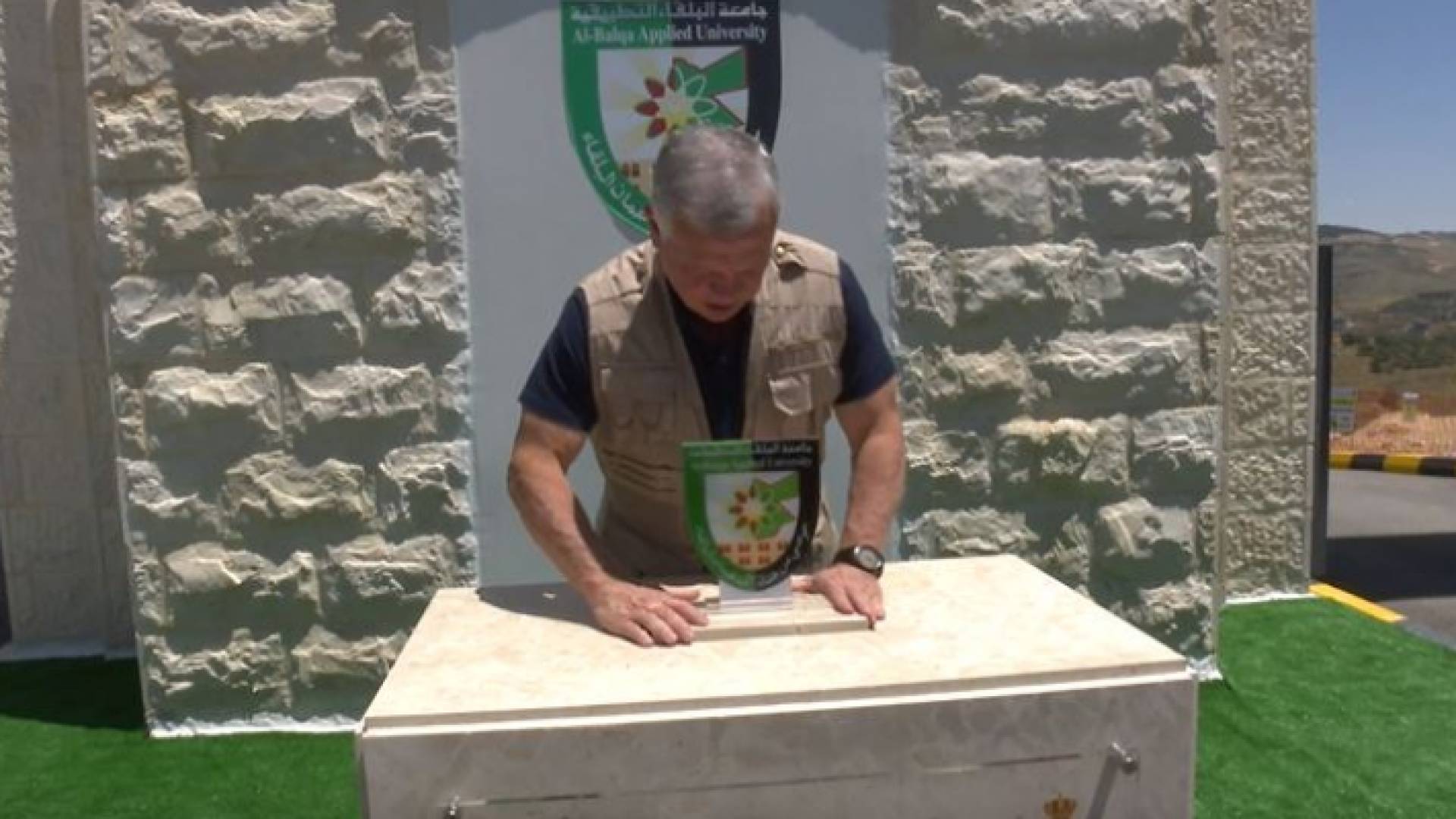 جلالة الملك يضع حجر الأساس لمركز التميز السياحي وترميم الآثار في كلية جرش التقنية