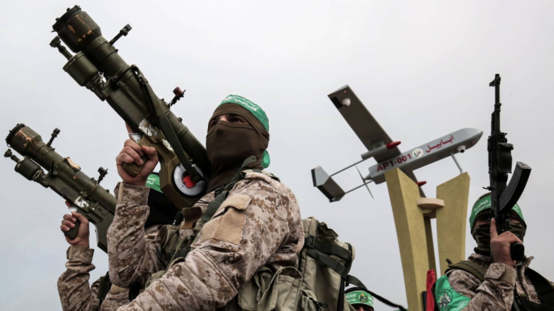 مقاتلو كتائب القسام الذراع العسكري لحركة حماس