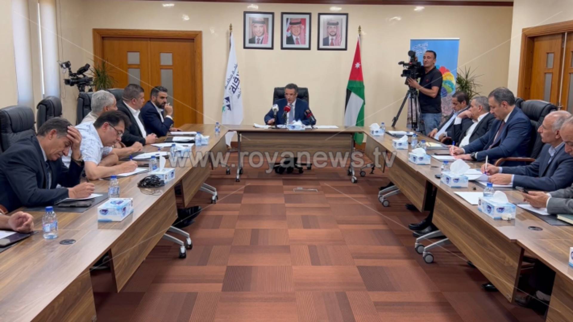 رئيس سلطة منطقة العقبة الاقتصادية الخاصة نايف الفايز خلال مؤتمر صحفي