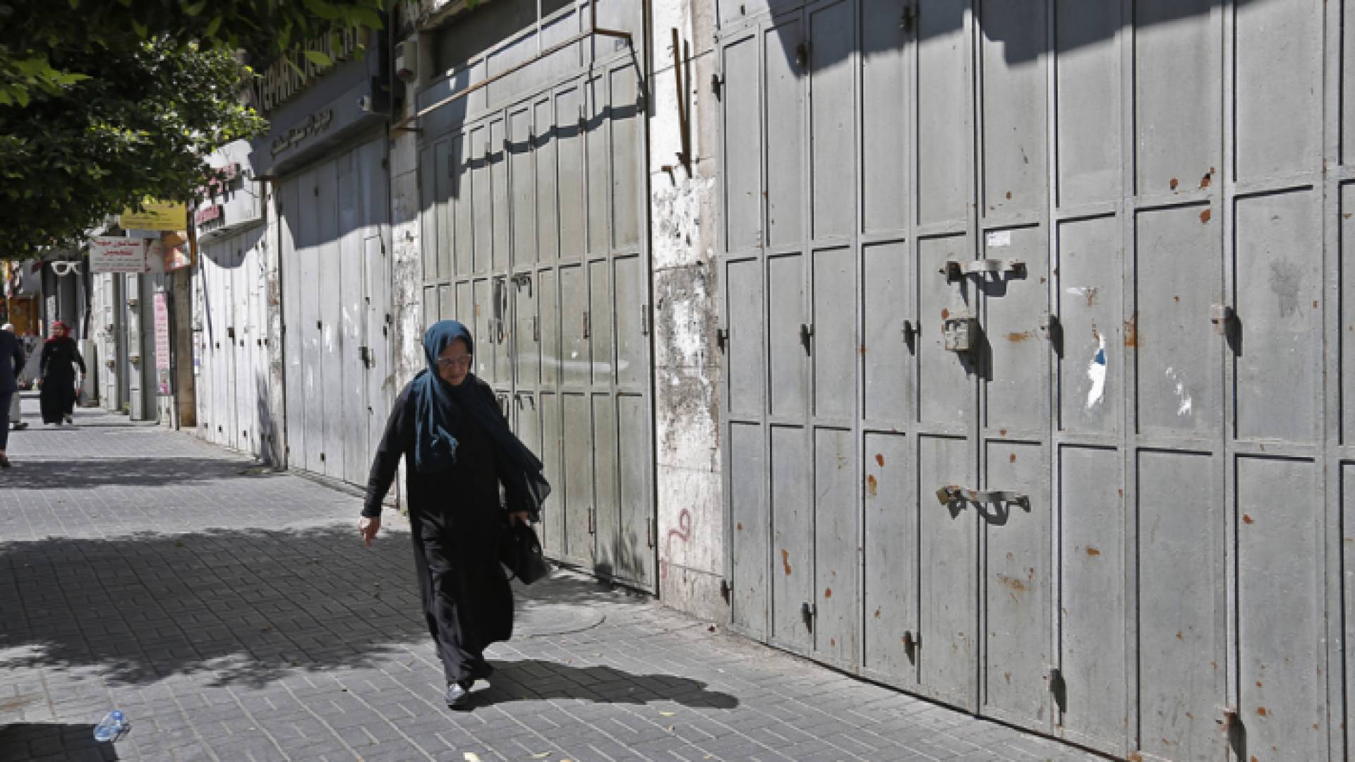 إغلاق محال في نابلس