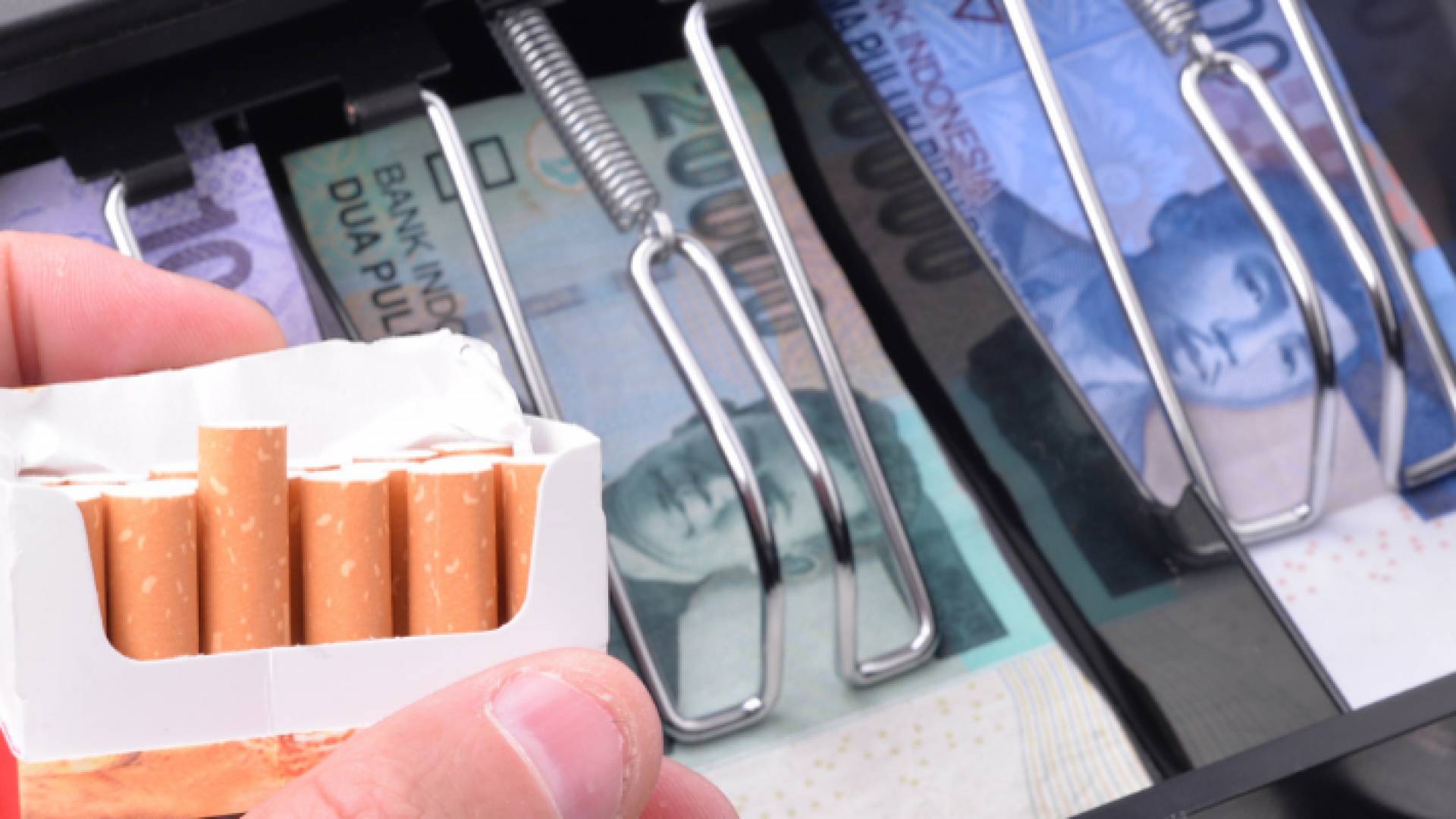 صورة تعبيرية لدخان ودولارات