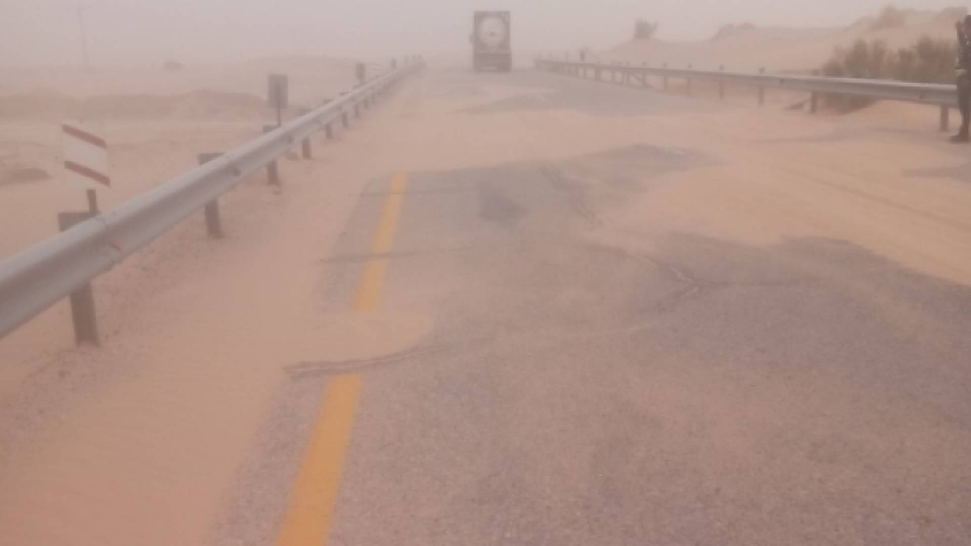 الكثبان الرملية المشكلة على طريق وادي عربة