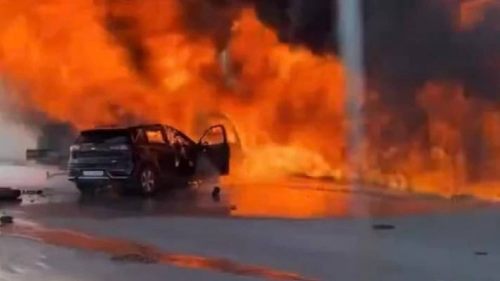 الصورة من مكان انفجار الصهريج واشتعال المركبة في شارع البترا في إربد