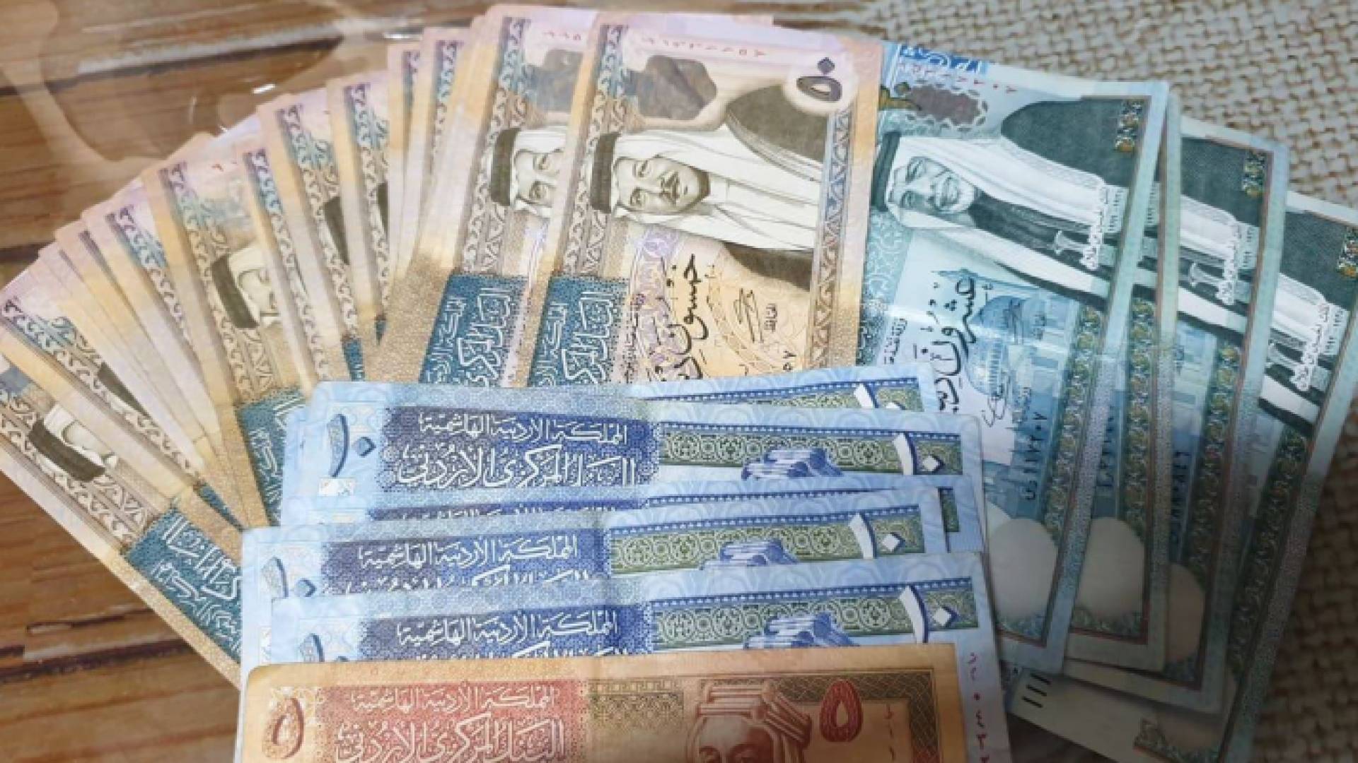 مبالغ نقدية أردنية