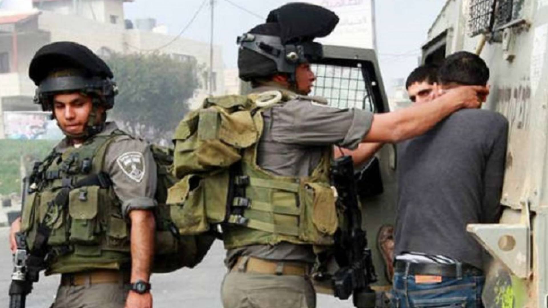 الاحتلال يعتقل فلسطينيين
