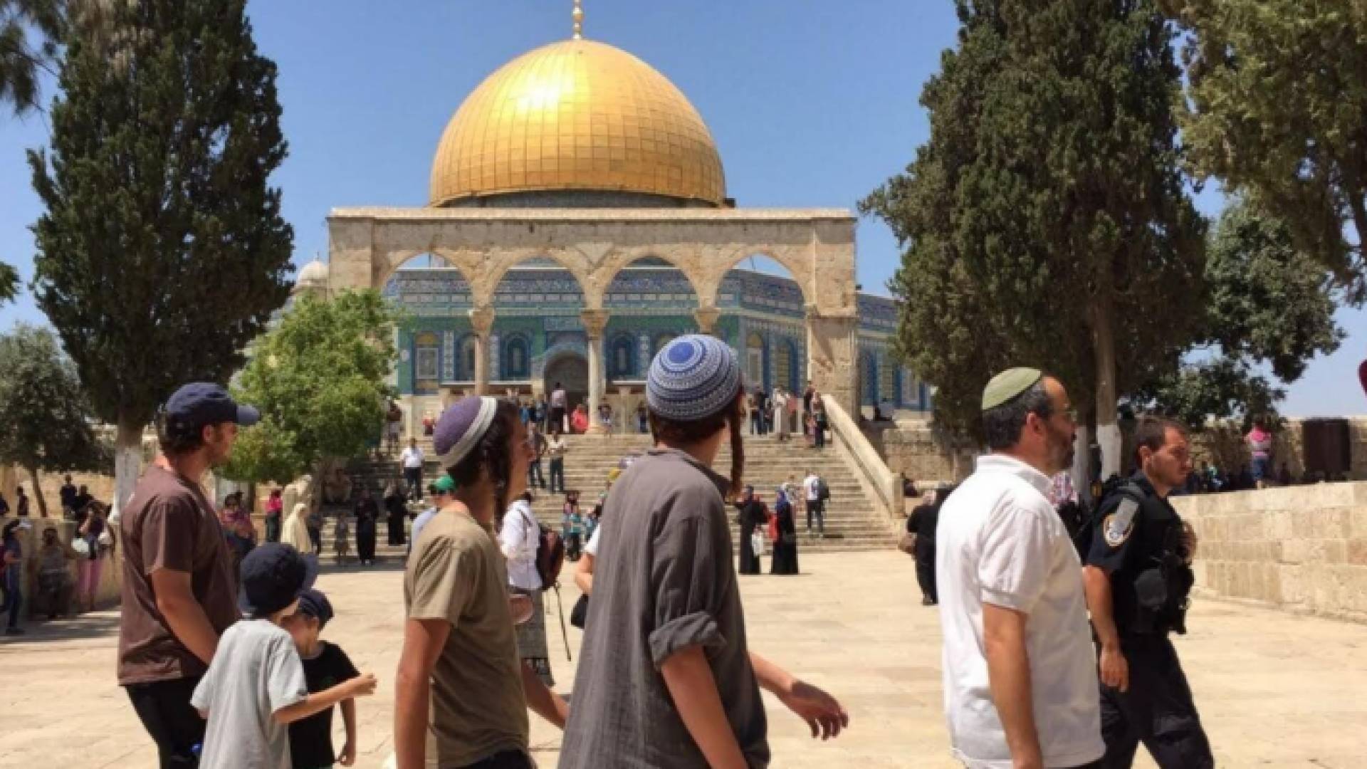 مستوطنون يقتحمون المسجد الأقصى