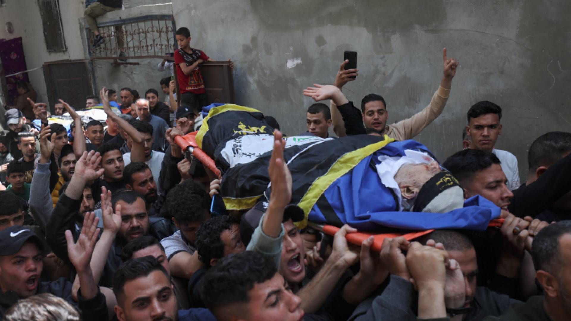 جانب من التشييع