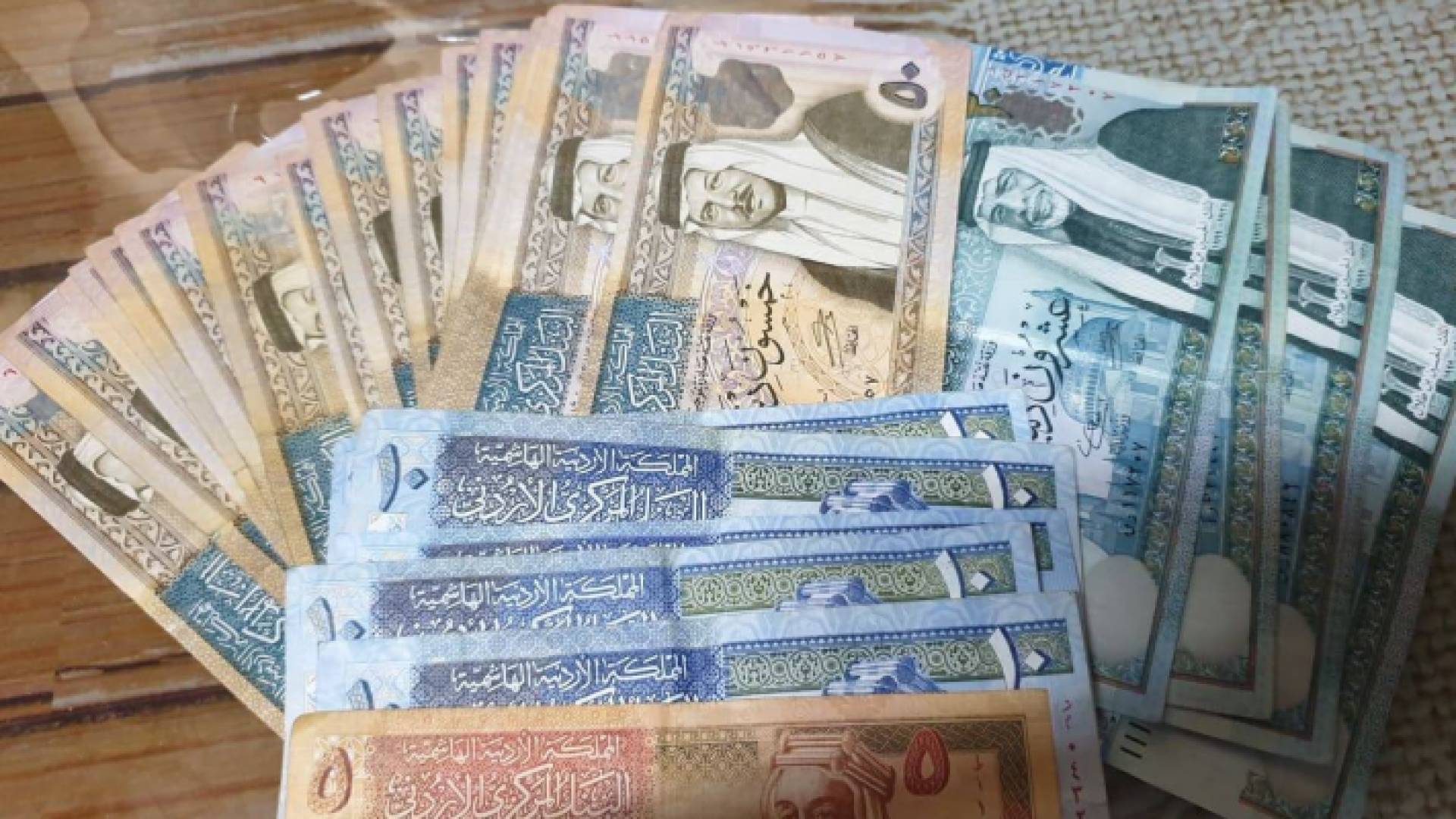 مبالغ نقدية أردنية
