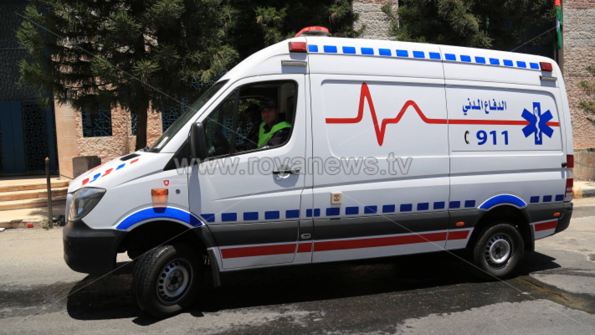 مركبة تابعة للدفاع المدني