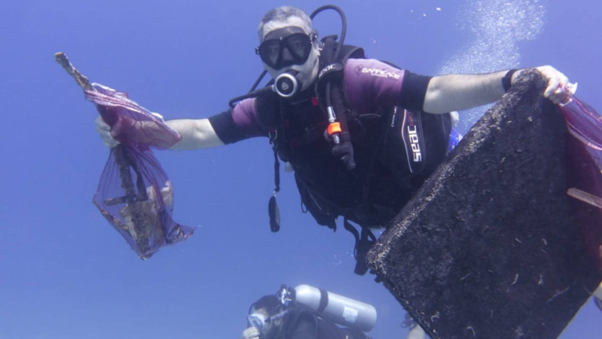 تنظيف جوف البحر بالعقبة