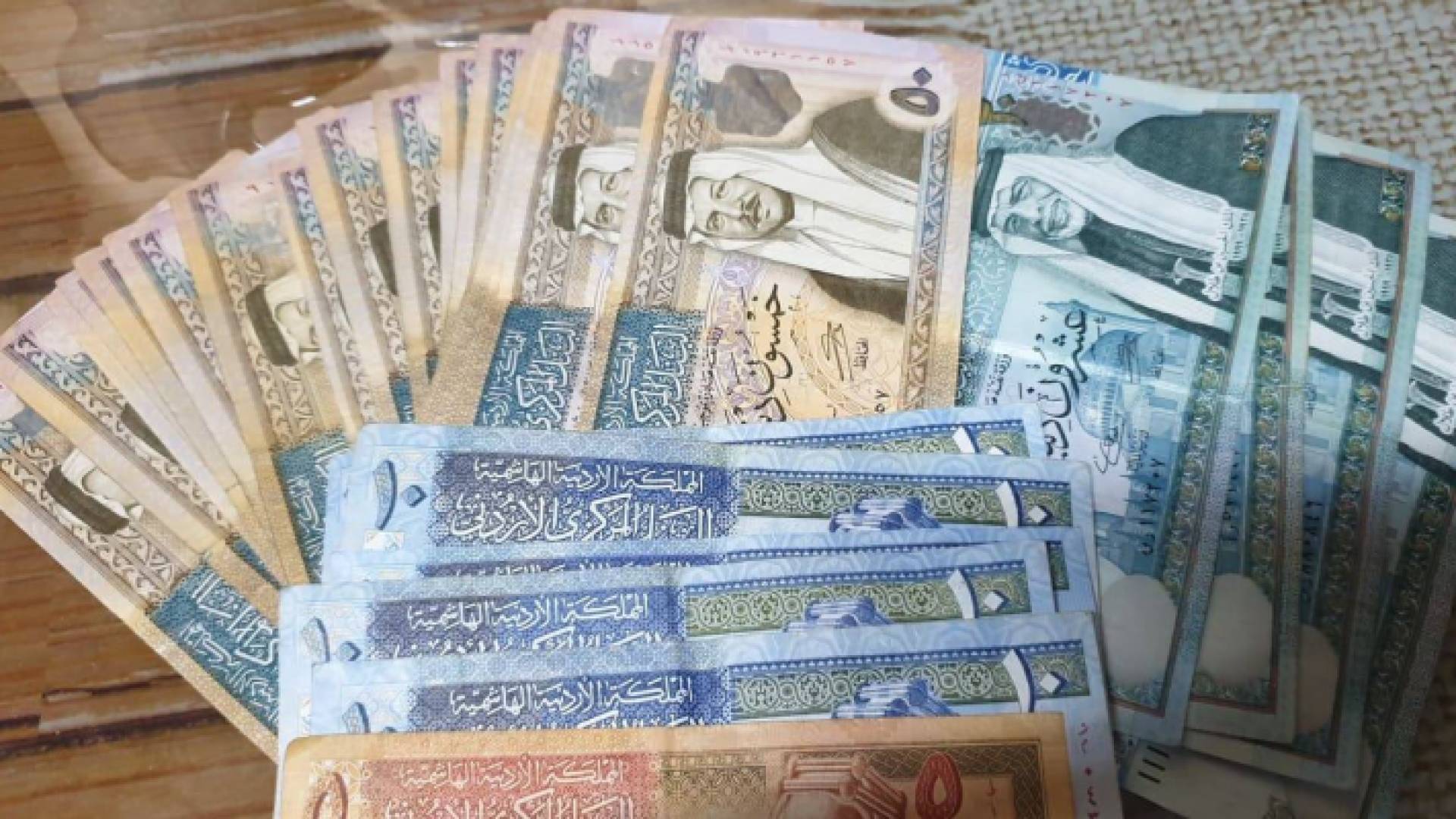 مبالغ نقدية أردنية