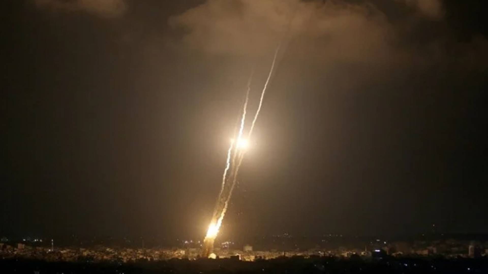 رشقات صاروخية من غزة صوب المستوطنات