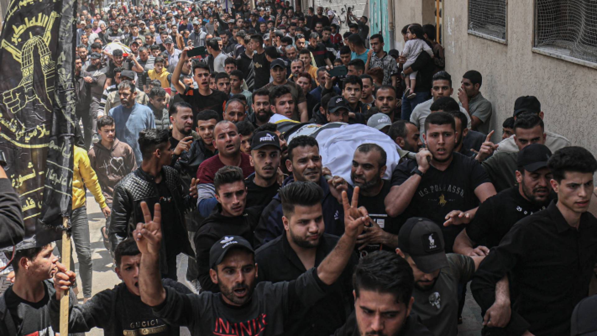 جانب من تشييع أحد شهداء غزة في عدوان الاحتلال الأربعاء