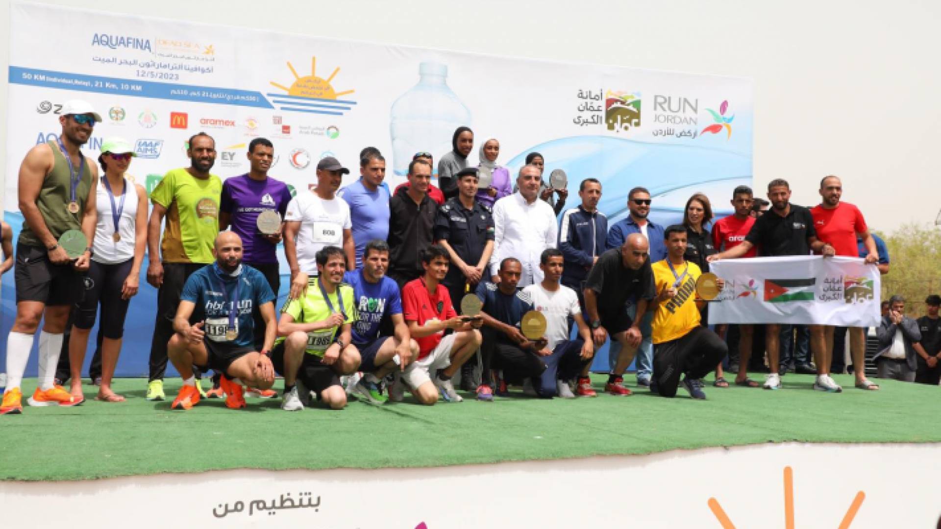 من تتويج الفائزين