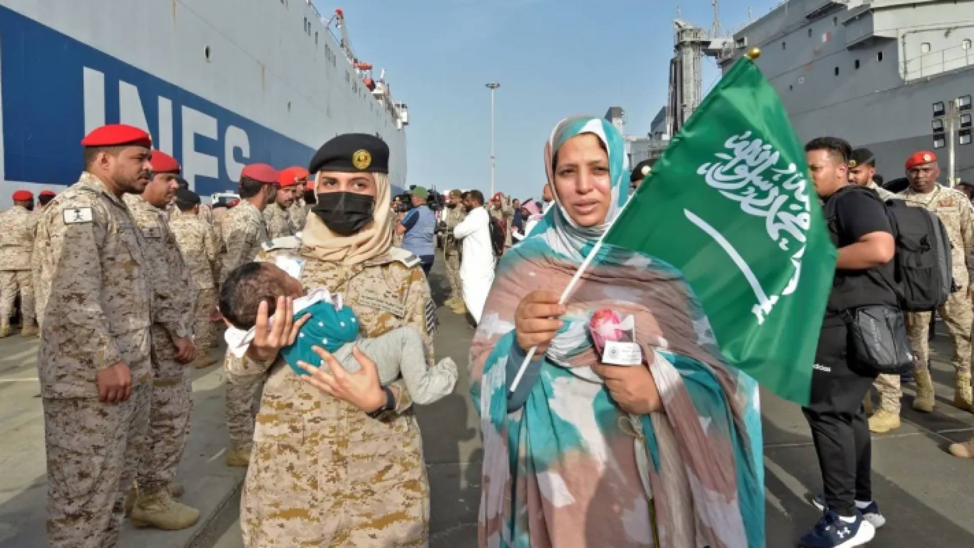 صورة وصول سفينة إجلاء إلى جدة