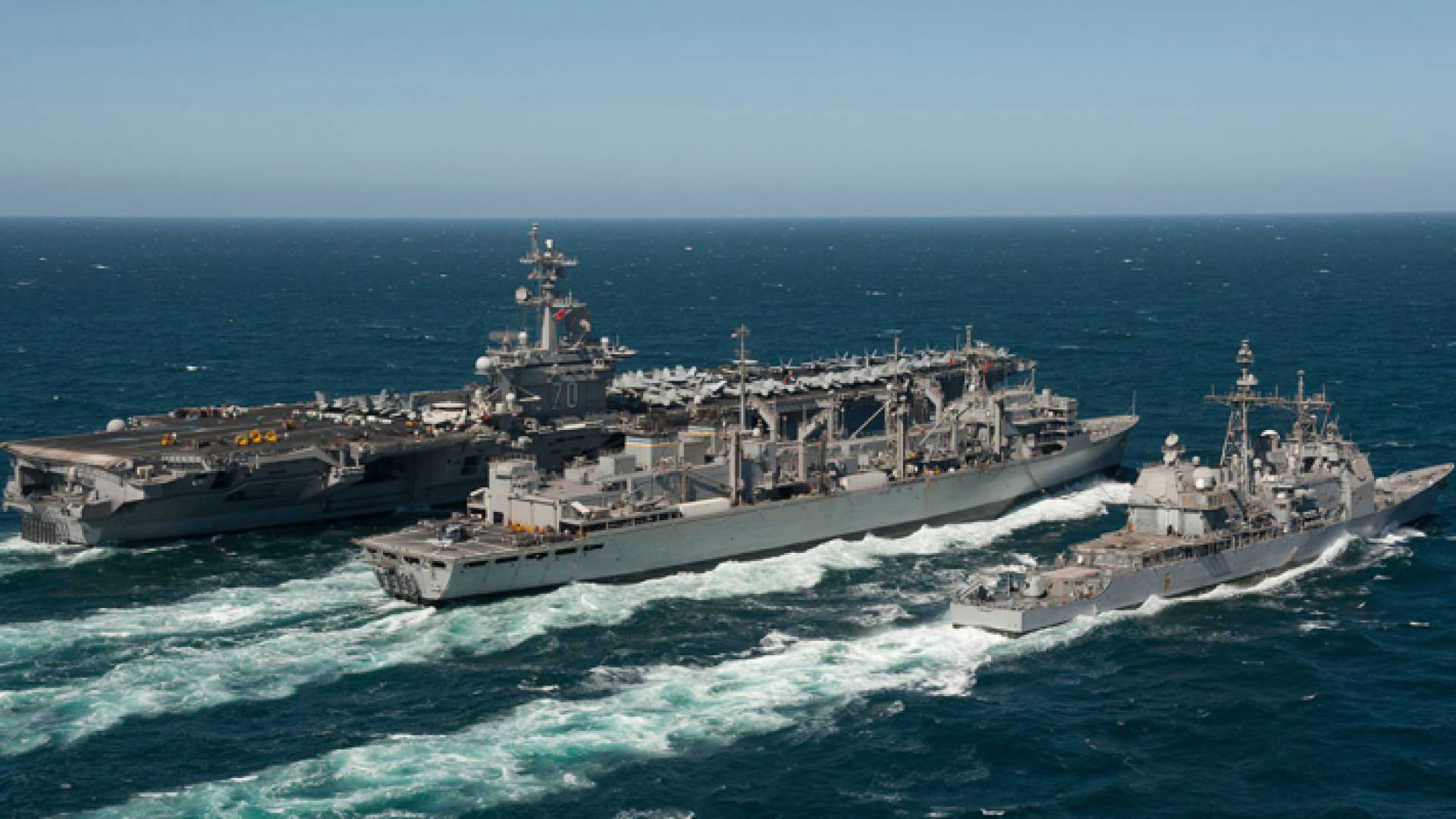 تعزيزات عسكرية أمريكية في مياه الخليج