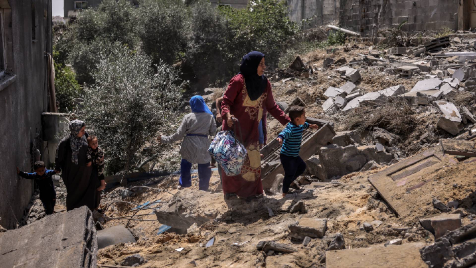 أثار دمار بعد قصف منازل في قطاع غزة