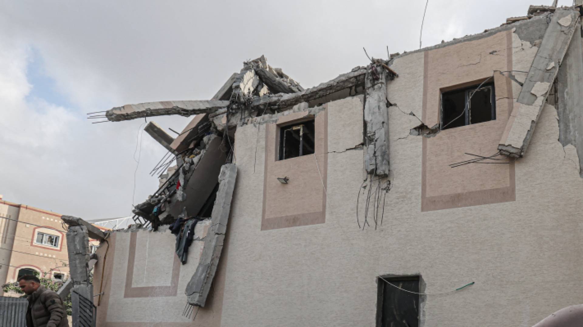 منزل مدمر جراء قصف الاحتلال لمنازل في غزة