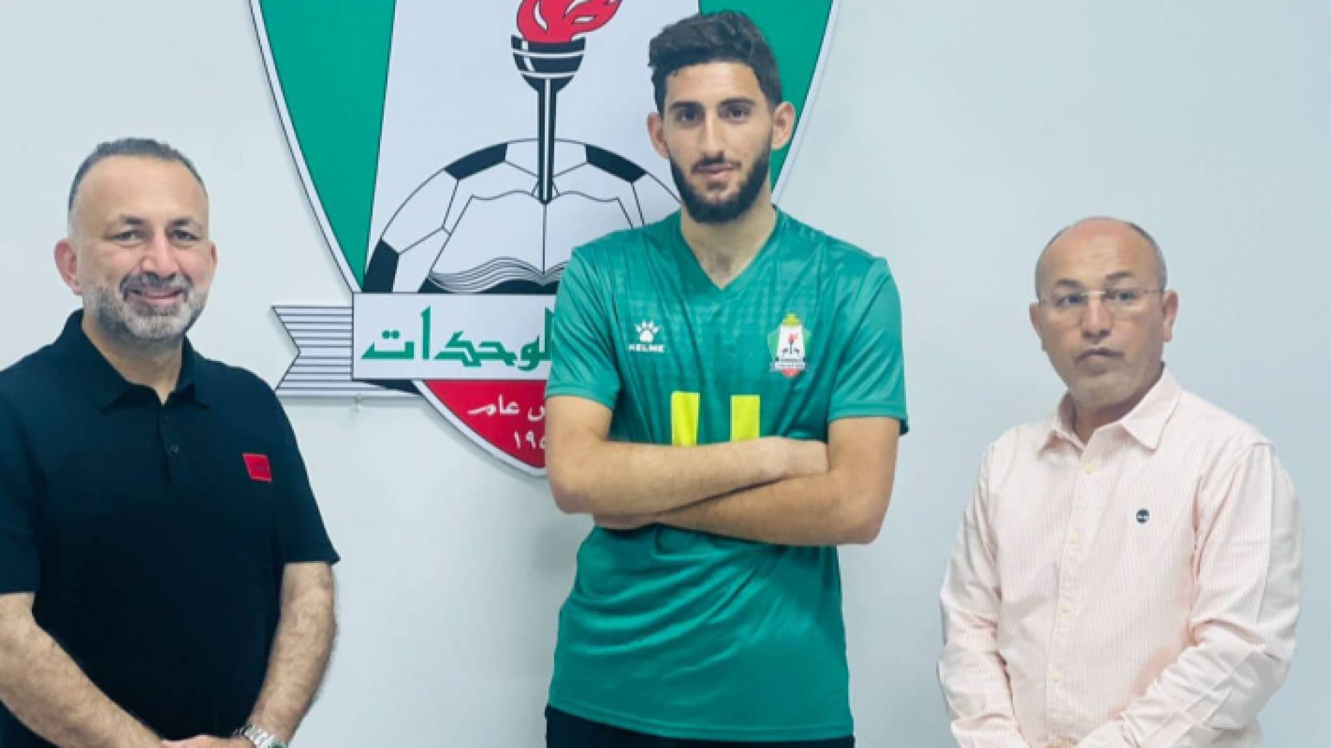 من توقيع العقود