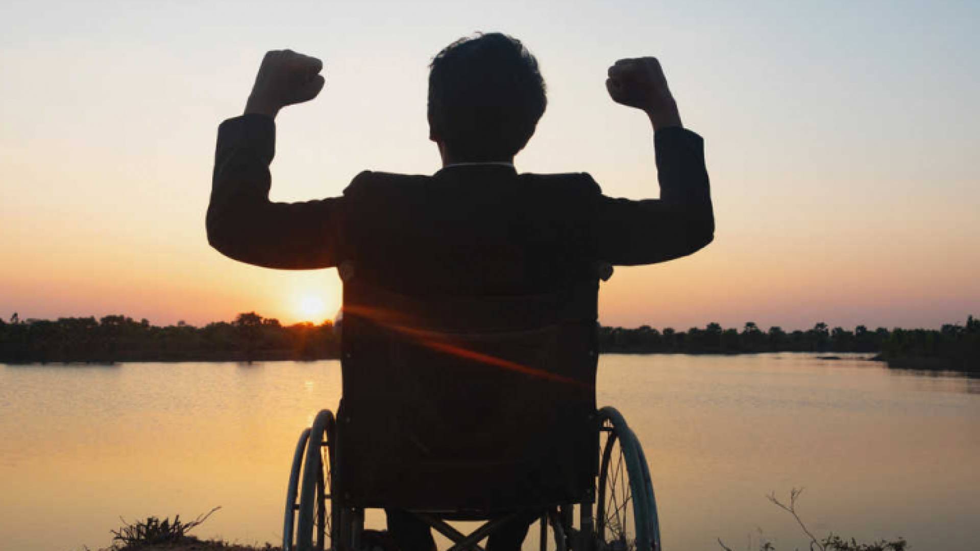 صورة لشخص متفائل من ذوي الإعاقة