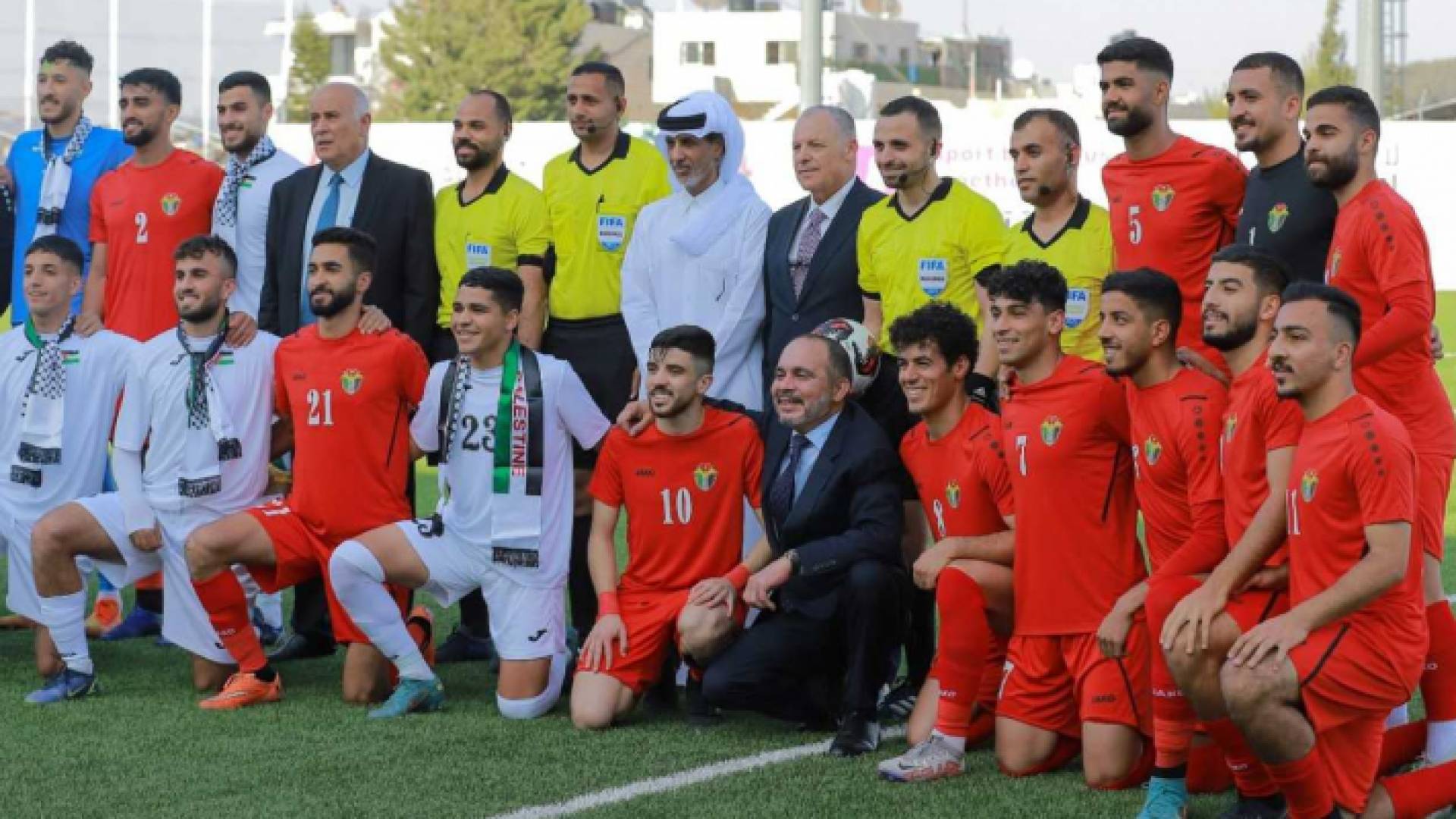 الأمير علي رفقة المنتخبين وكبار الشخصيات