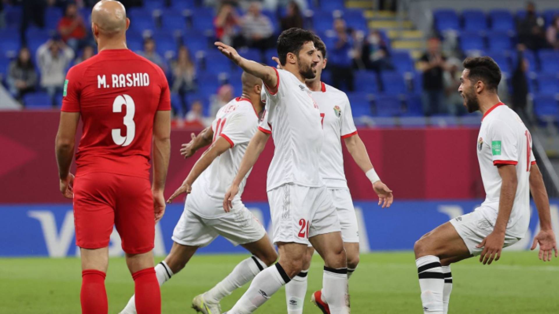 نجوم المنتخب الوطني يحتفلون بهدف