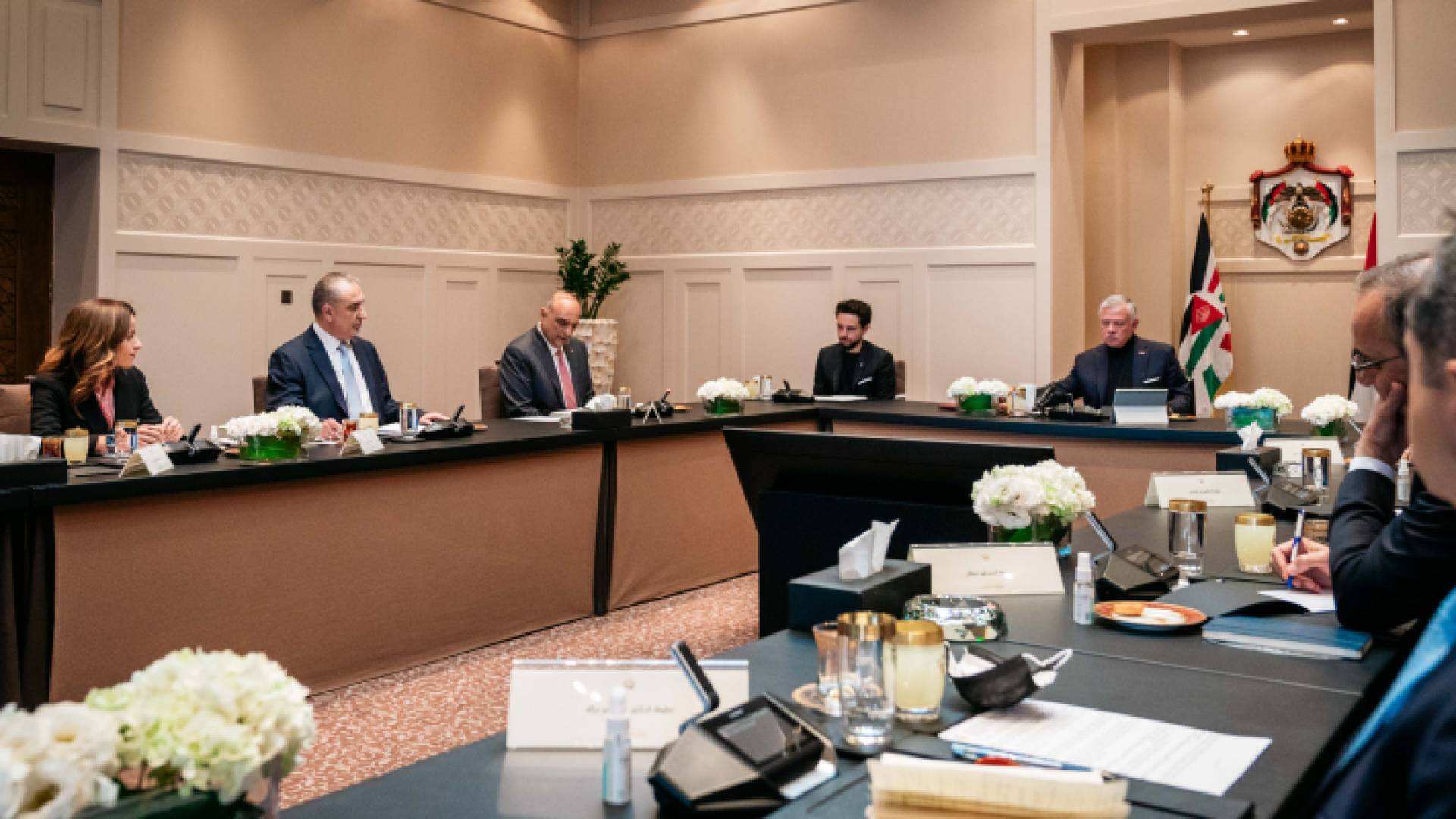 جلالة الملك خلال الاجتماع