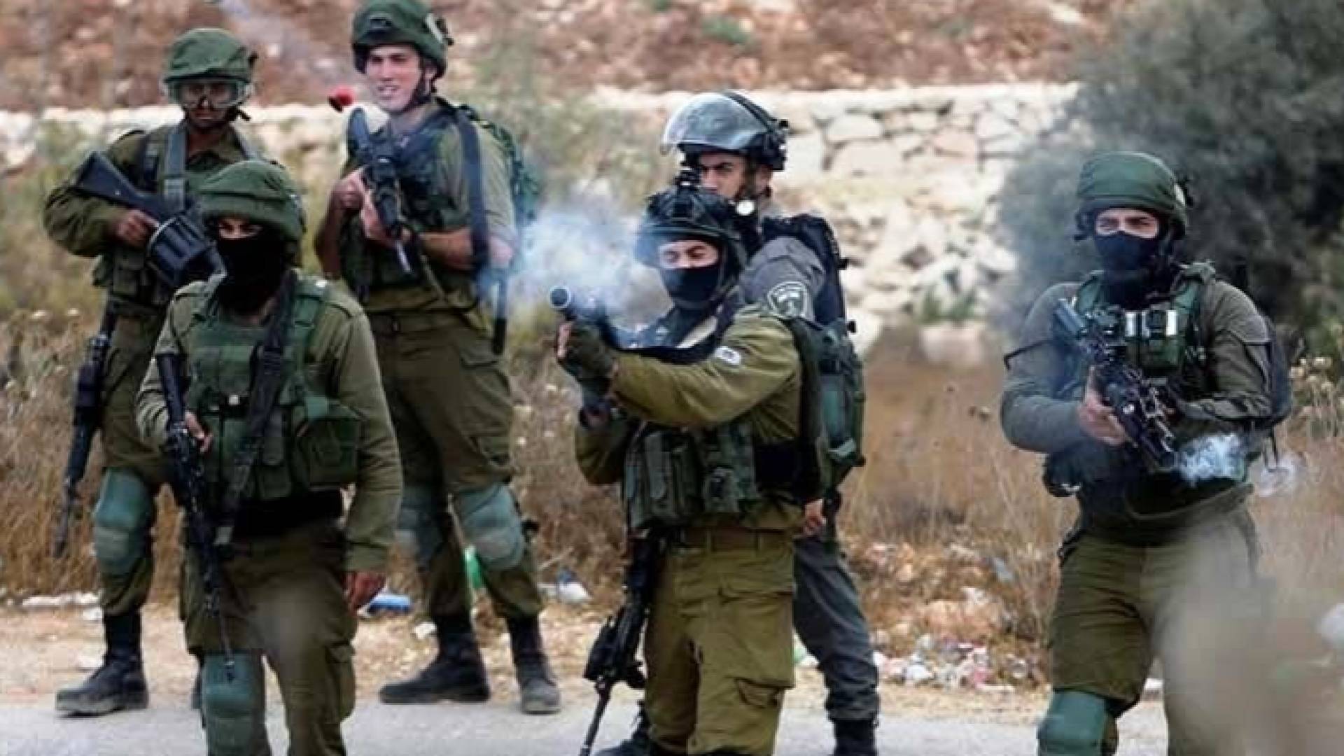 جيش الاحتلال خلال إطلاق النار صوب الفلسطينيين "أرشيفية"