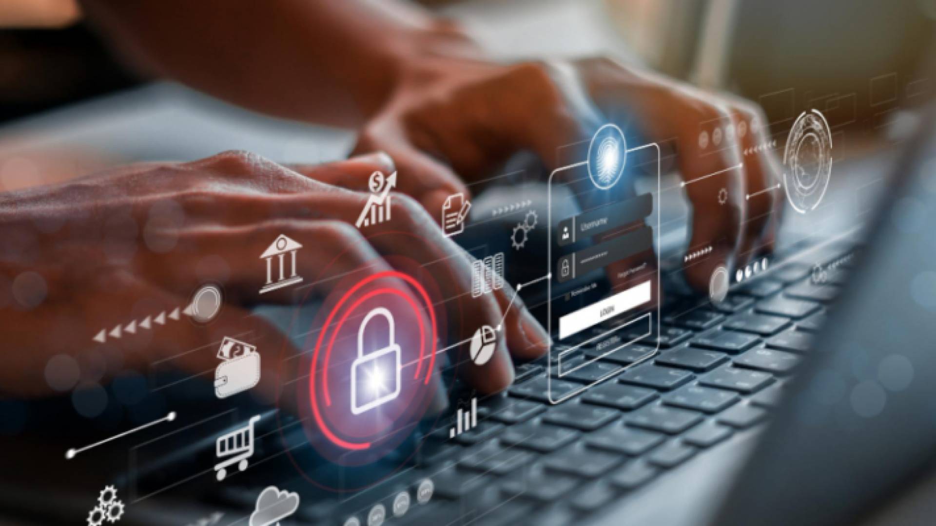 شخص يستخدم جهاز كمبيوتر