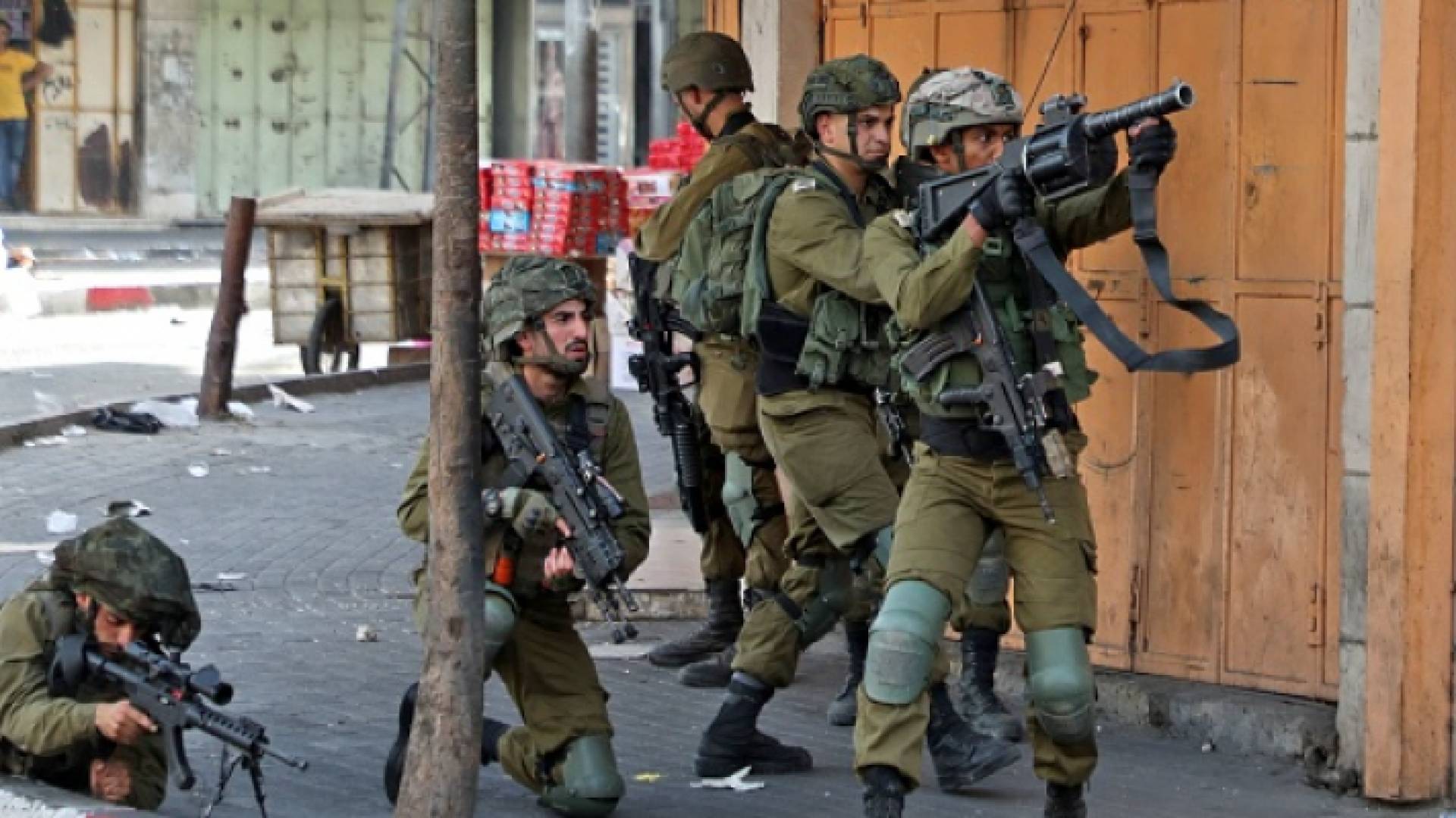 جيش الاحتلال يطلق النار صوب الفلسطينيين