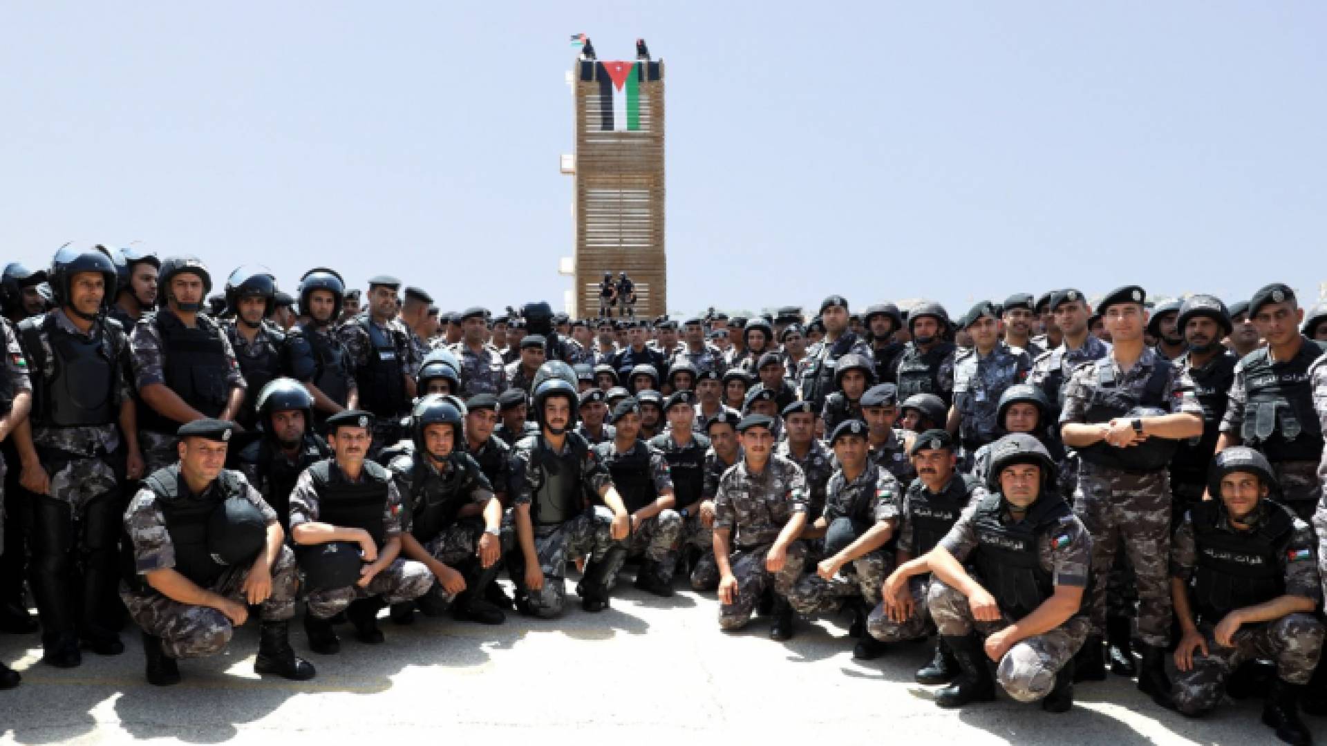 اللواء المعايطة خلال الزيارة