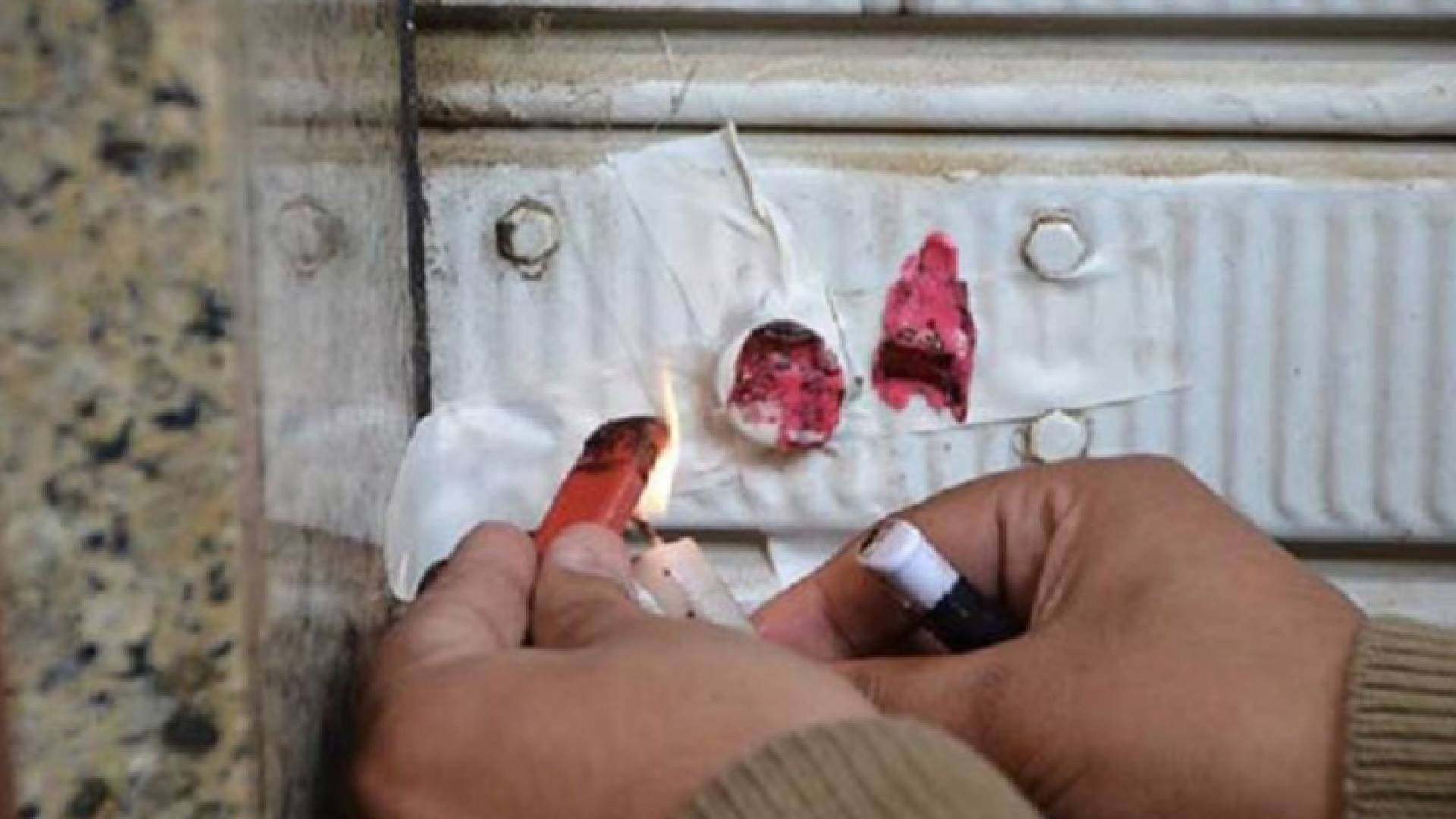 صورة تعبيرية لإغلاق محل تجاري بالشمع الأحمر