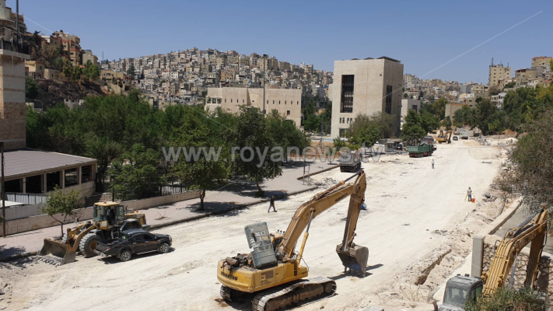 جانب من أعمال مشروع الباص السريع