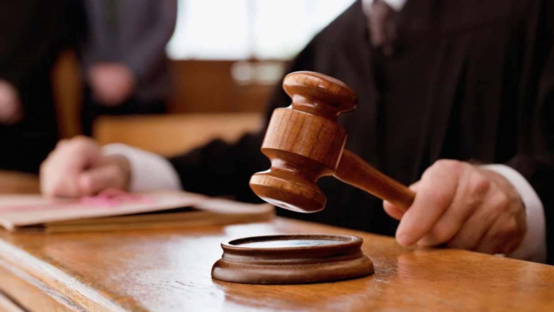 مطرقة محكمة