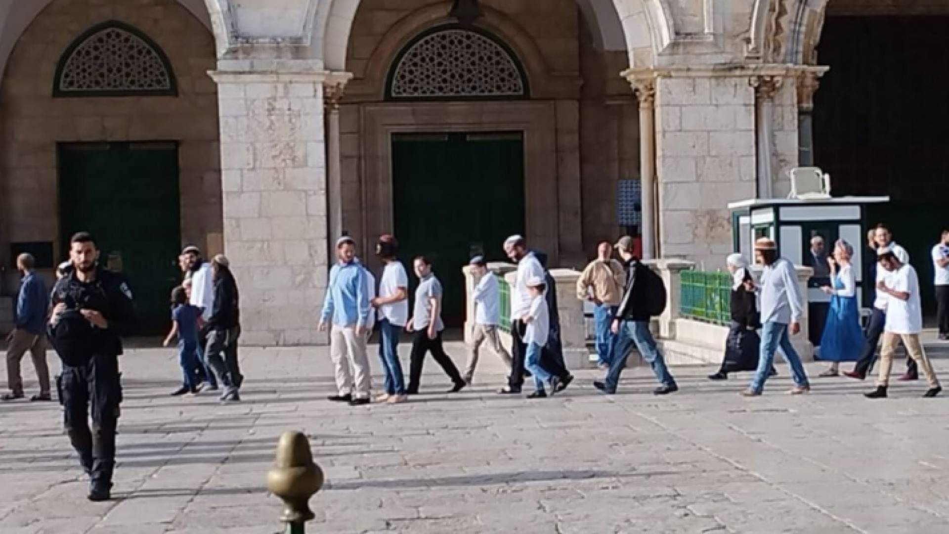 صورة من اقتحام المستوطنين لباحات المسجد الأقصى