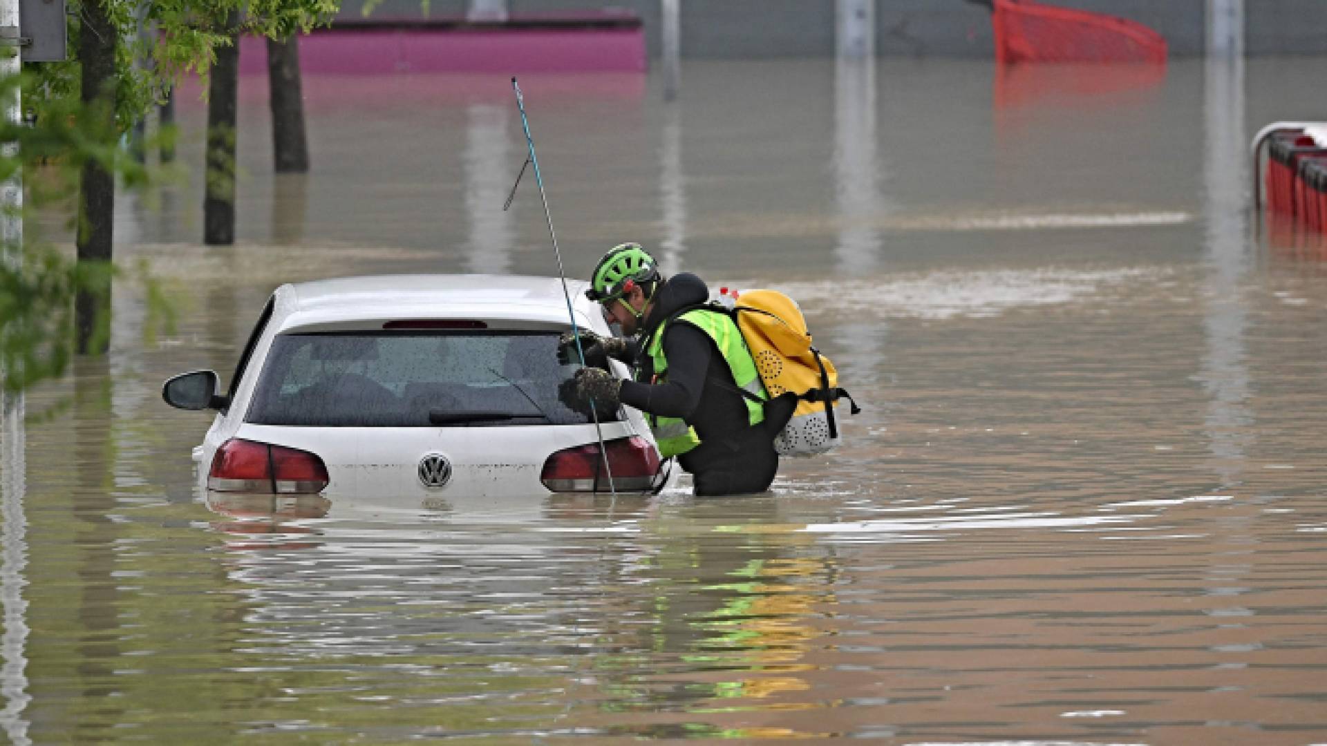 ارتفاع منسوب المياه في شوارع بعض أحياء إيطاليا