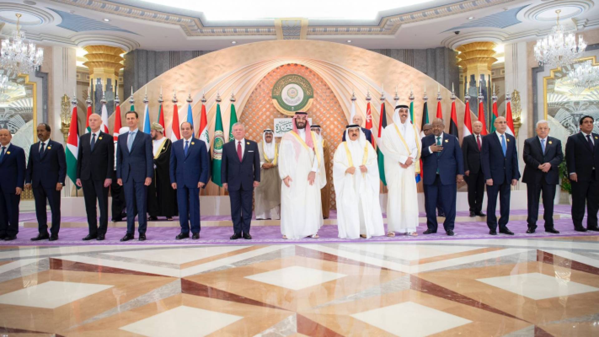 الرؤساء المشاركون في القمة العربية بجدة