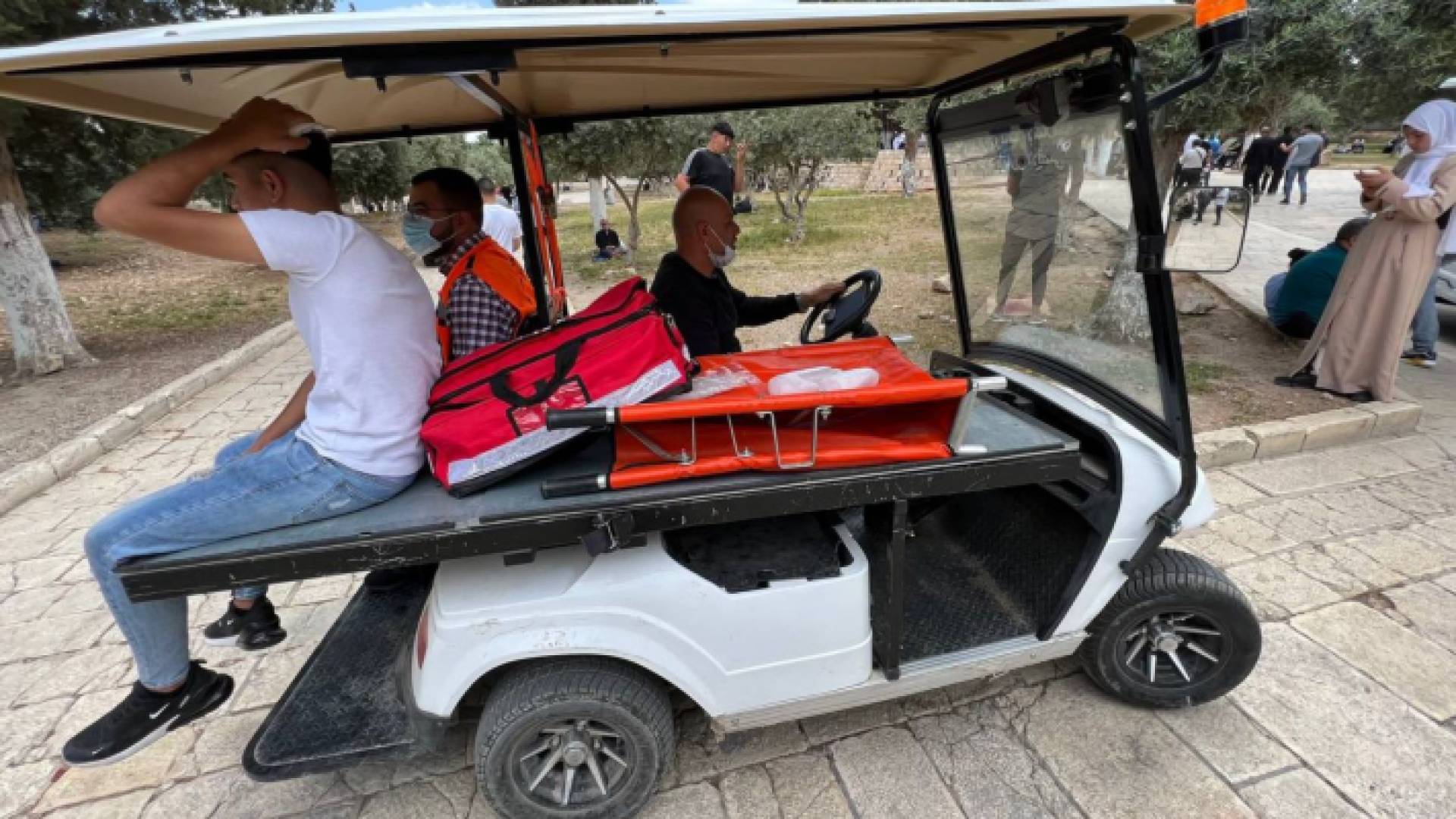 اعتداءات على المصلين