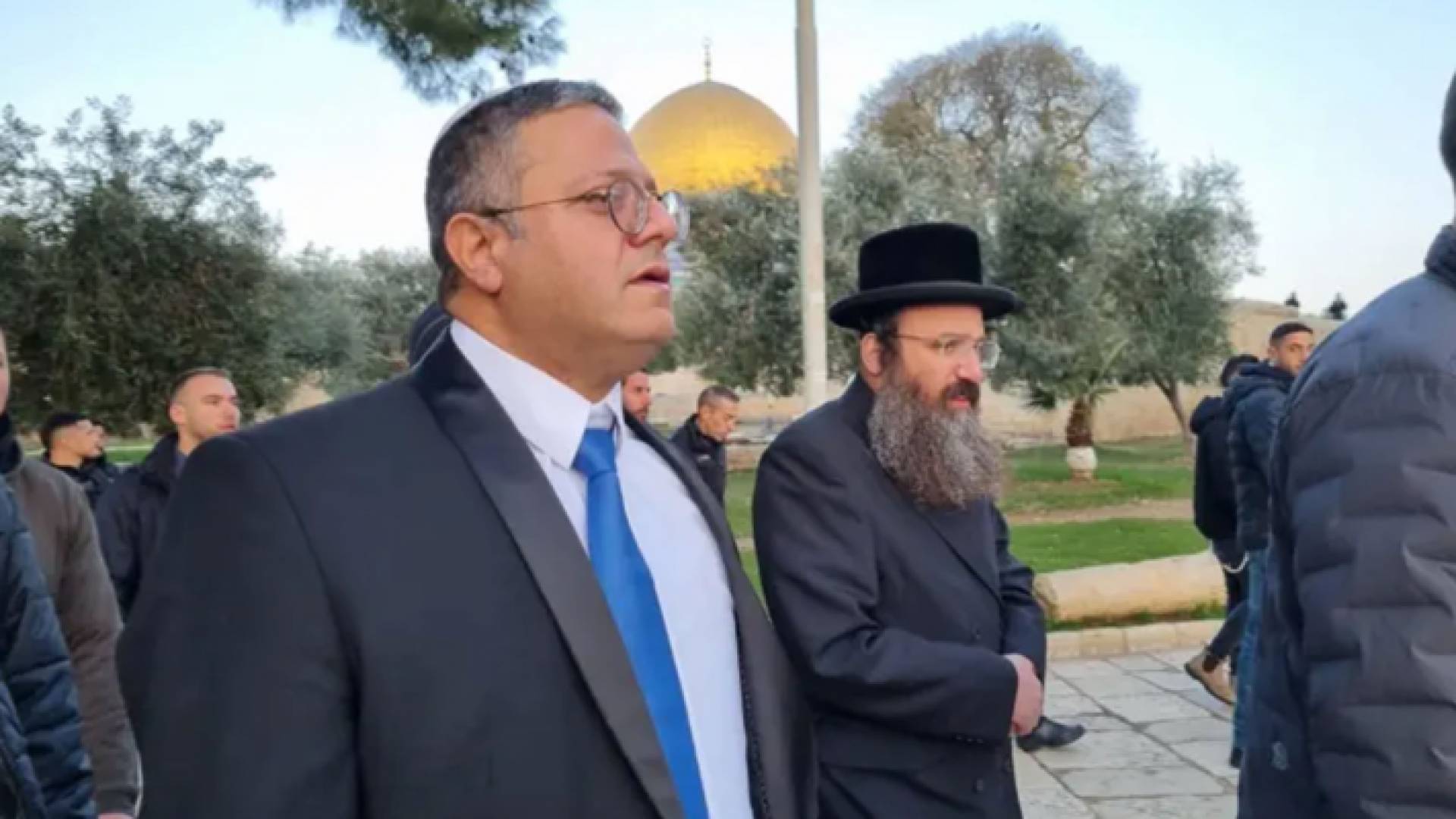 وزير أمن الاحتلال المتطرف بن غفير خلال اقتحامه باحات المسجد الأقصى