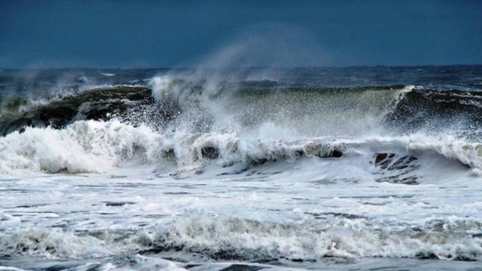 ارتفاع الموج - ارشيفية