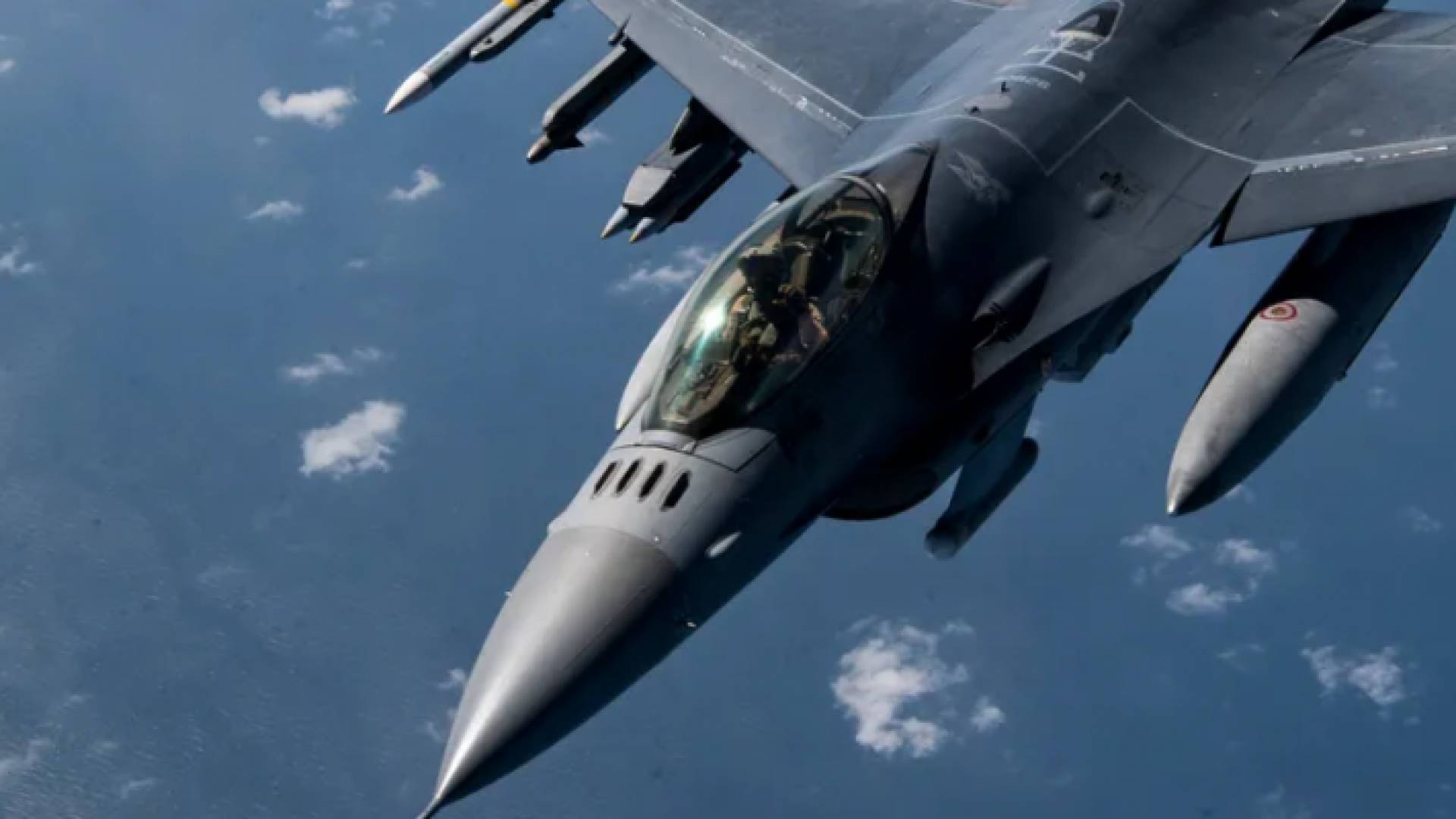 مقاتلة إف 16 تابعة لسلاح الجو الأمريكي