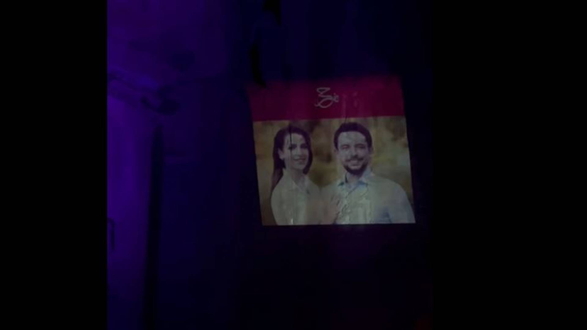 إضاءة البترا بصور ولي العهد والآنسة رجوة