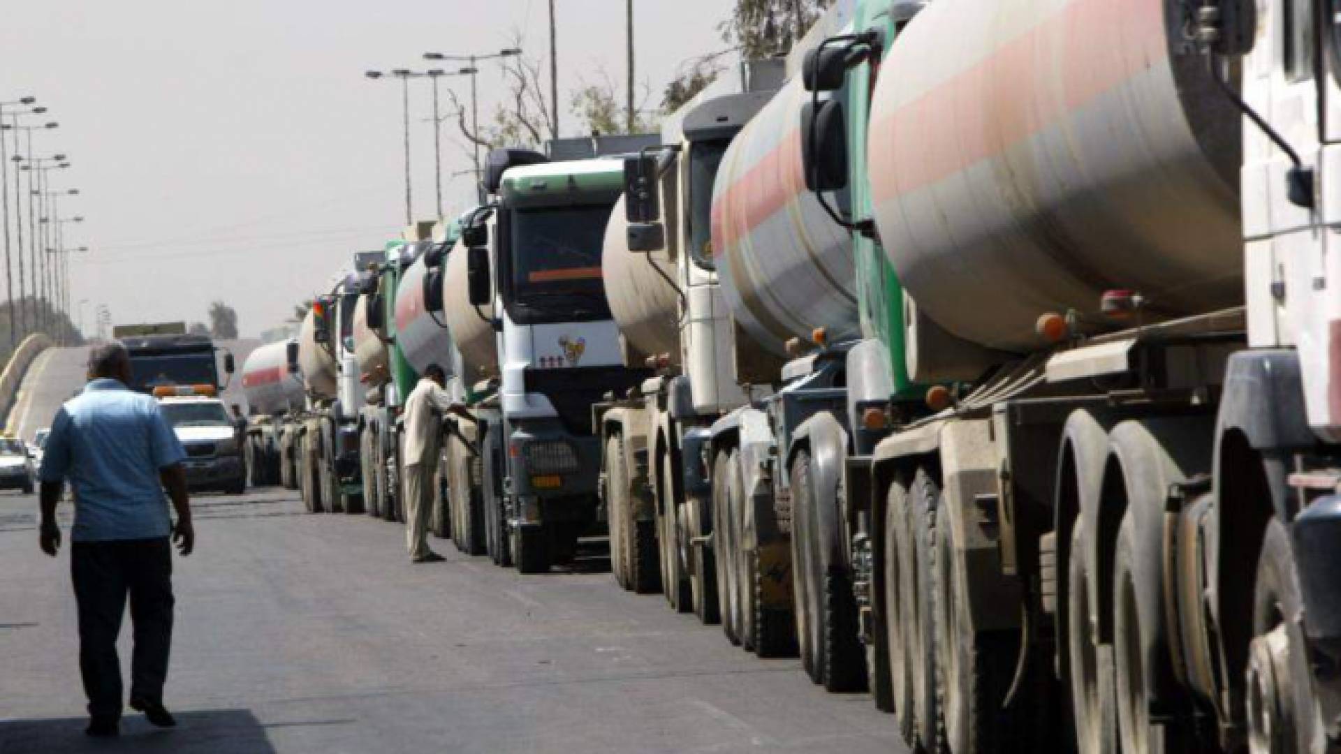 صورة أرشيفية لصهاريج تنقل النفط